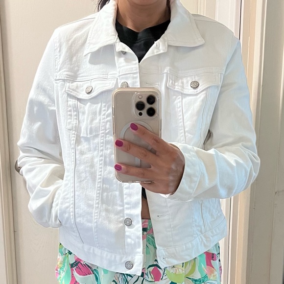 EUC White Banana Republic Jean Jacket in size Medium - Picture 14 of 14